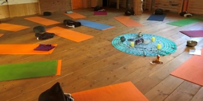 Yogakurs - vorhandenes Yogazubehör: Decken - Schwaig (Nürnberger Land) - Thai Yoga Sensitive Michaela Wittmann Yoga, Ayurveda & Reisen