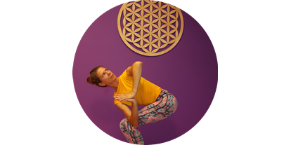 Yogakurs - Ambiente: Große Räumlichkeiten - Neu-Anspach - yin yoga, meditation und hatha flow, thai yoga, gongklangbad, yin yoga und live musik - anette mayer - yogafreude