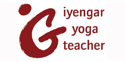Yogakurs - vorhandenes Yogazubehör: Stühle - Hessen Süd - http://iyengar-yoga-teacher.com - Iyengar Yoga Studio