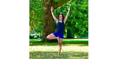 Yogakurs - geeignet für: Anfänger - Witten - Kirsten Zenker - Yoga Lehrerin im Ruhrgebiet - Kirsten Zenker - farbenfroh yoga