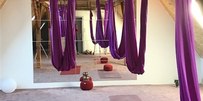 Yogakurs - Yogastil: Hatha Yoga - Bad Lippspringe - Das Studio mir Blick auf das Paderquellgebiet. - Leonore Hecker /yogaquelle paderborn