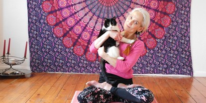 Yogakurs - Erreichbarkeit: gute Anbindung - Brandenburg - Katrin Müller
- zertifizierte Yogalehrerin -
katrin.mueller@yogawege.net - YogaWege Brandenburg