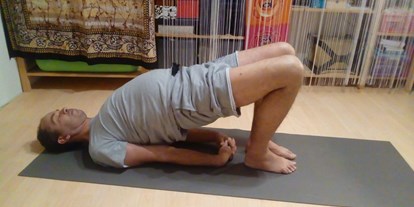 Yogakurs - Yogastil: Yin Yoga - Bad Friedrichshall - Ich bei der Schulterbrücke - Yoga mit Torsten