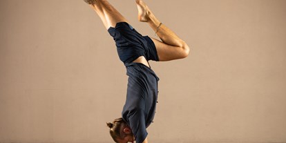Yogakurs - Kurssprache: Französisch - Bern - Lars Ekm Yoga