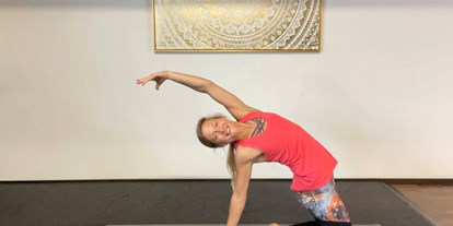 Yogakurs - Yogastil: Vinyasa Flow - Rosenheim (Rosenheim) - Deine Yogalehrerin und Inhaberin Yogaflow Rosenheim: Lucie Szymczak  - Yogaflow Rosenheim