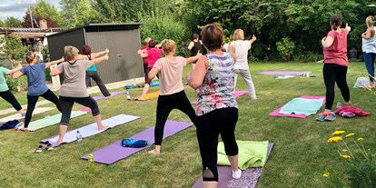 Yogakurs - spezielle Yogaangebote: Ernährungskurse - Darmstadt - Bei schönem Wetter Outdooryoga für Frauen in Pfungstadt bei Darmstadt - Beate Ihrig / Pause vom Alltag