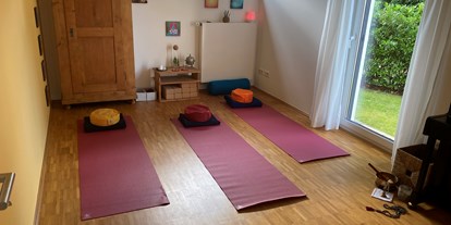 Yogakurs - Hessen Süd - YuttaYoga - Dein individueller Yogaraum für 1 - 3 TeilnehmerInnen in Biebernsee 🧘‍♀️💎😍 -  YuttaYoga Anusara Elements Yoga, Pränatal Yoga