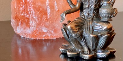 Yogakurs - Maintal - Lakshmi - die Göttin des Glücks, der Gesundheit und des geistigen Wohlbefindens wird uns begleiten und beschützen 💚🙏🏼❤️ -  YuttaYoga Anusara Elements Yoga, Pränatal Yoga