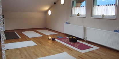 Yogakurs - vorhandenes Yogazubehör: Decken - Alpenregion Bludenz - Yogastudio - Yoga erLeben  BYO/BDY/EYU