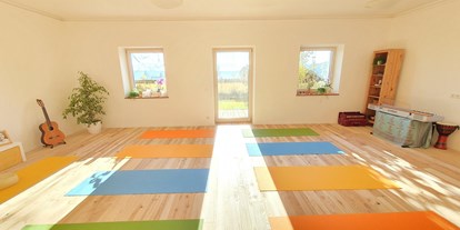 Yogakurs - vorhandenes Yogazubehör: Sitz- / Meditationskissen - Salzburg - Seenland - Yoga Vidya Seekirchen 