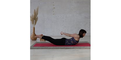 Yogakurs - vorhandenes Yogazubehör: Yogamatten - Chemnitz Kaßberg - Einfache Yogahaltungen mit großer Wirkung. - Yoga bei HANSinForm - Nadine Hans