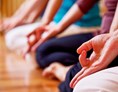 Yoga: BenefitYoga und Meditation - Weg der Mitte Gesundheits- und Ausbildungszentrum