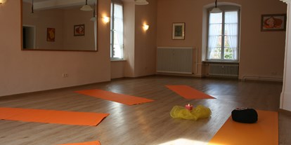 Yogakurs - Ambiente: Kleine Räumlichkeiten - Saarland - Annika Finkler , Yoga-Lehrerin BDY/EYU