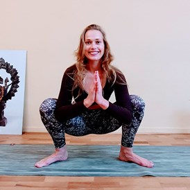 Yoga: Marie Fastabend - Kostenlose Yogaklasse für Frauen