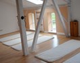 Yoga: harmonischer Raum für kleine Gruppen bis zu acht Teilnehmer - Claudia Siems