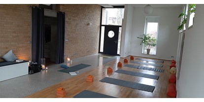 Yogakurs - Art der Yogakurse: Geschlossene Kurse (kein späterer Einstieg möglich) - Pfalz - Yogaraum in "Kraftquelle" - Möglichkeiten