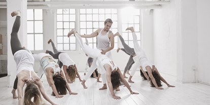 Yogakurs - Art der Yogakurse: Offene Kurse (Einstieg jederzeit möglich) - Hamburg-Stadt Eimsbüttel - Aloha - wir sind Power Yoga Institute! - Power Yoga Institute Studio Uhlenhorst