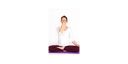 Yogakurs - vorhandenes Yogazubehör: Meditationshocker - Nordrhein-Westfalen - Atemkursleiter Ausbildung im Yoga Retreat