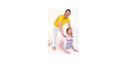 Yogakurs - Ausstattung: WC - Nordrhein-Westfalen - Korrekturen und Hilfestellungen - Yogalehrer Weiterbildung