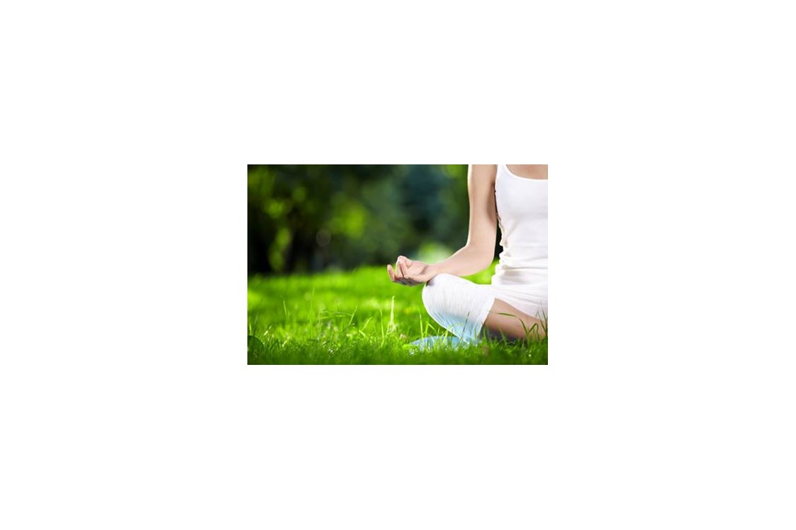 Yoga: https://scontent.xx.fbcdn.net/hphotos-prn2/v/t1.0-9/1426383_501846883246127_1649682294_n.jpg?oh=8ede2b31bcf4c7dd594c9c14c67fb949&oe=57652072 - Sushila Yoga und Meditation