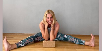 Yogakurs - Kurssprache: Englisch - Feldkirchen (Landkreis München) - Sandra Jung
