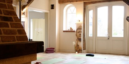 Yogakurs - Yogastil: Yin Yoga - Pinneberg - Finde dein Yogazuhause, wir holen dich da ab wo du greade stehst. Yinyoga, VinyasaYoga, Yogaralax.... - first yoga - Im grünen Dorf Ellerhoop