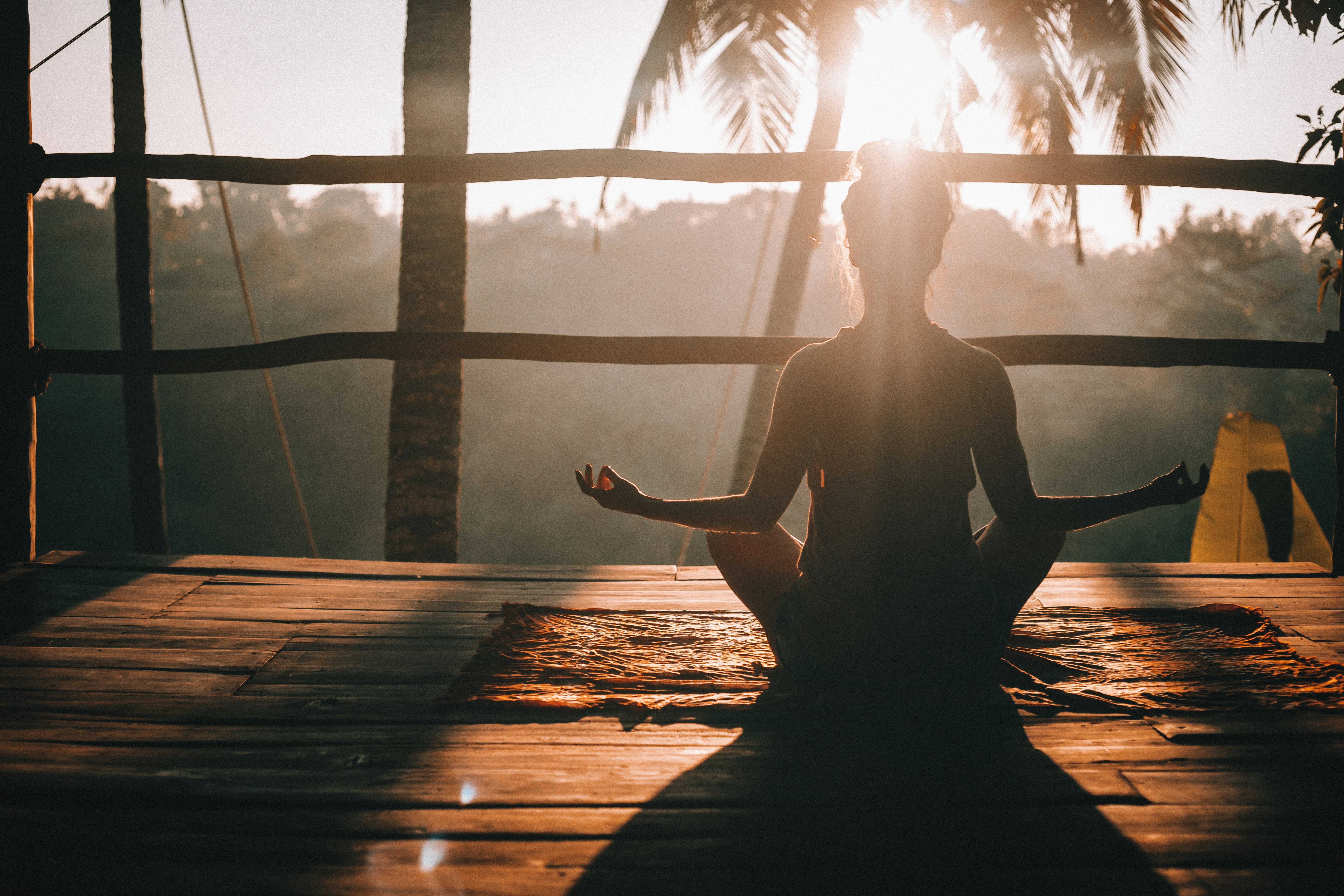 Wechseljahre & Yoga: Balance finden mit Hormonyoga und neuer Weiblichkeit - FindeDeinYoga.org