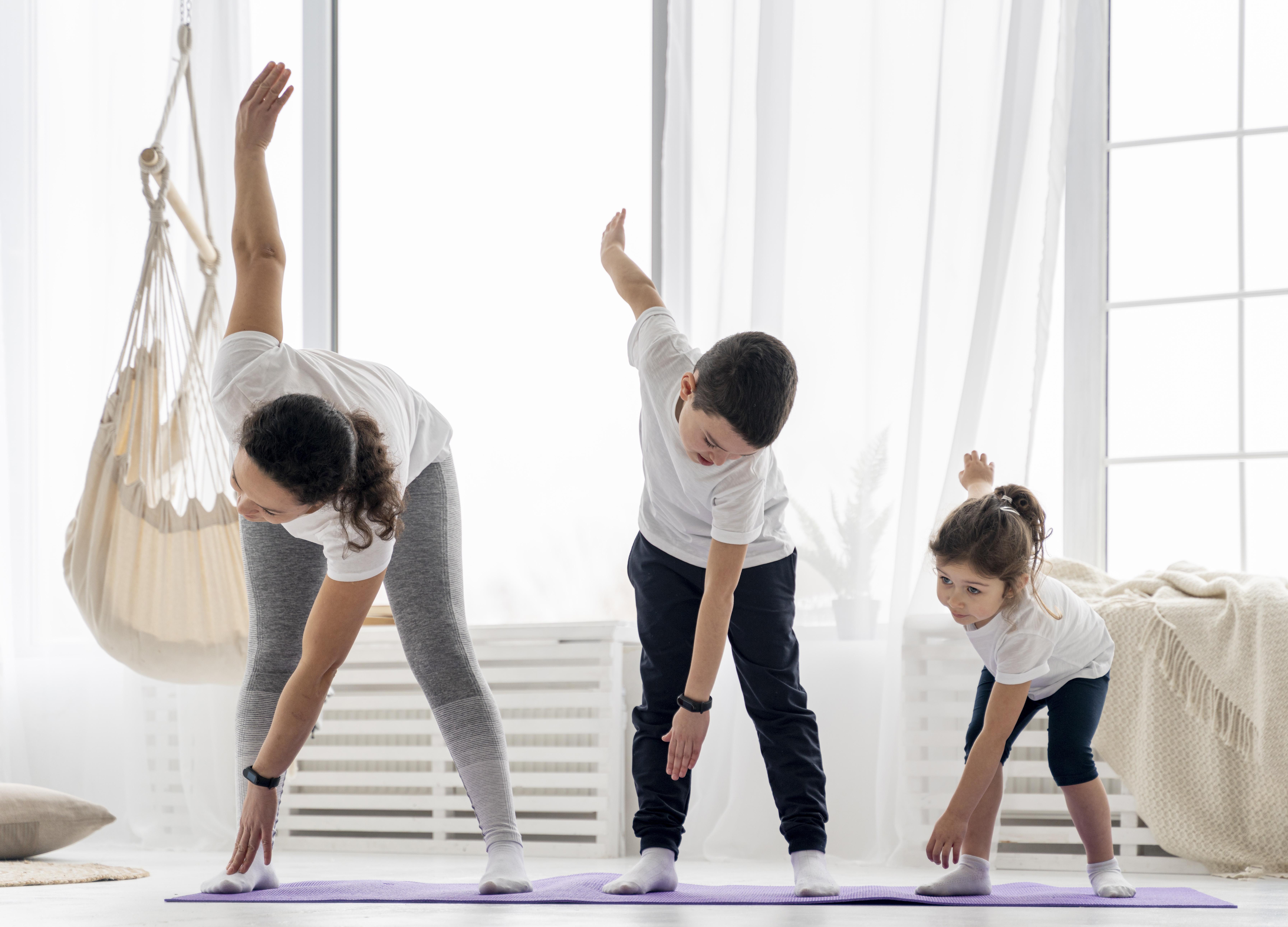 Eltern-Kind-Yoga: Wenn Yogamatte und Kinderzimmer zusammenfinden - FindeDeinYoga.org