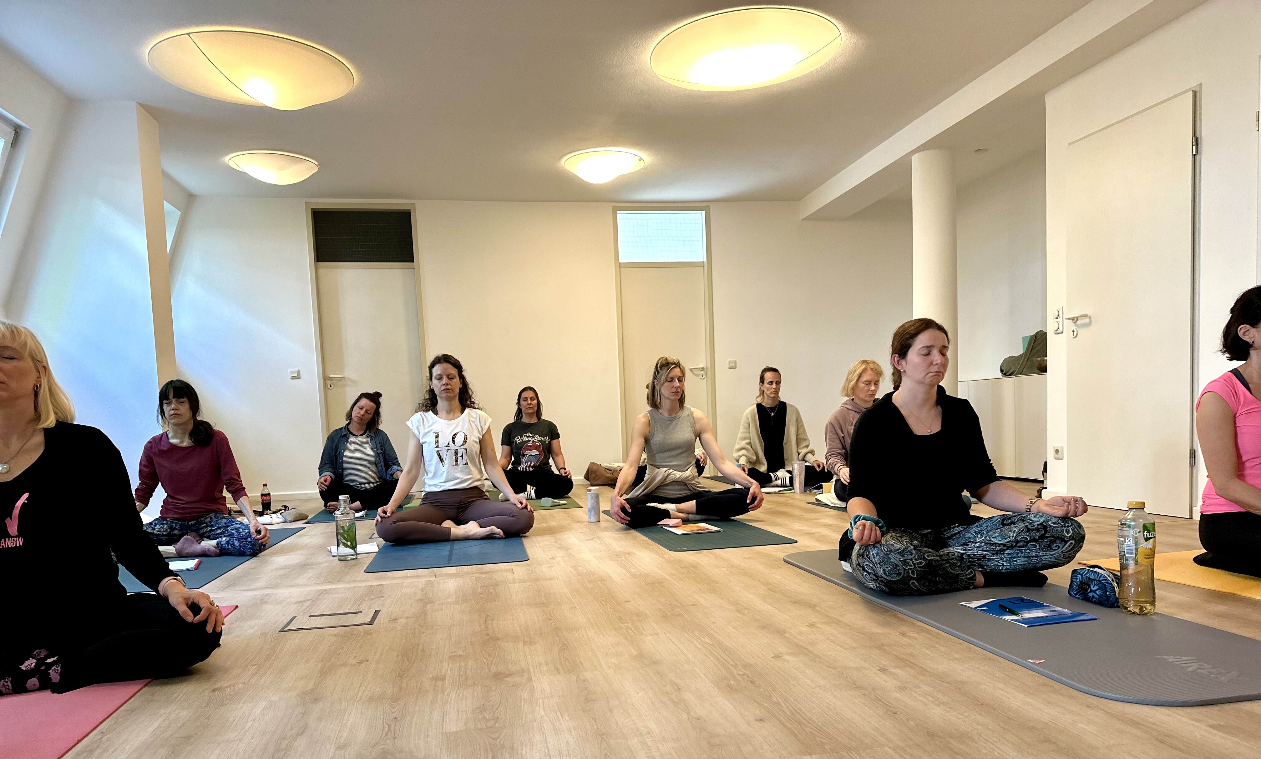 50-hour meditation and mindfulness training in Munich - Veronika's MahaShakti Yoga