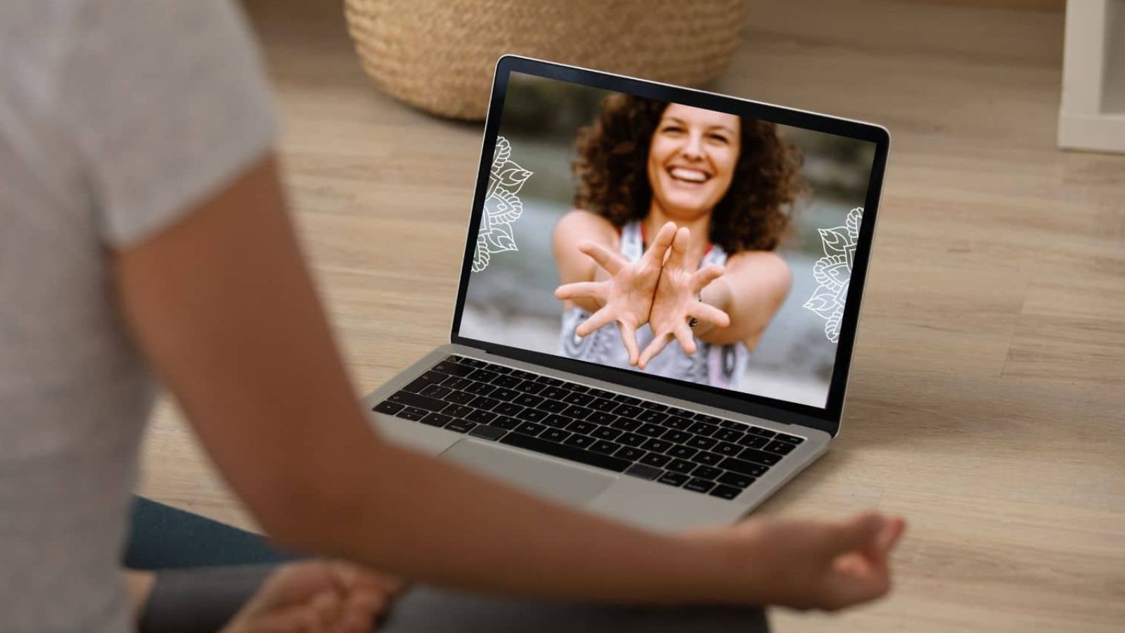 Estudio de yoga online ENCUENTRA TU FLUJO - Sarah Fichtinger | Yoga & Meridiane