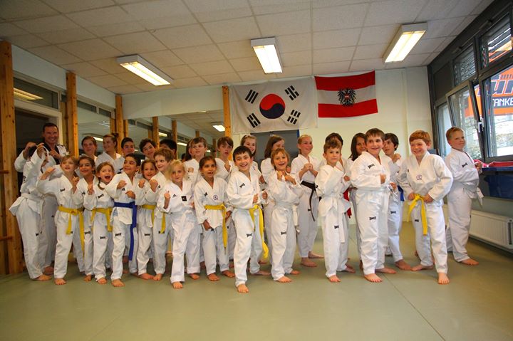 Yoga - https://scontent.xx.fbcdn.net/hphotos-xat1/t31.0-8/s720x720/12038692_943283279067956_1845492476946407368_o.jpg - Bushido Wien - Taekwondo, Yoga, Pilates