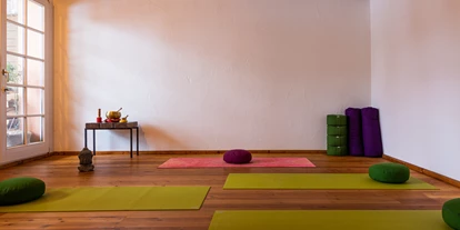 Yoga course - vorhandenes Yogazubehör: Yogamatten - Schöngeising - mein kleines Yoga Atelier  - Yoga mit Simone