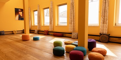 Yogakurs - Ambiente: Große Räumlichkeiten - Brandenburg Süd - Ananda Yoga Potsdam im Haus Lebenskraft - Ananda Yoga Potsdam