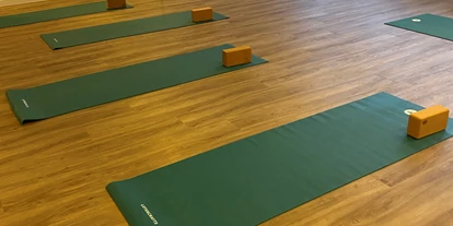 Yoga course - vorhandenes Yogazubehör: Yogablöcke - Power Yoga Vinyasa, Pilates, Yoga Therapie, Classic Yoga