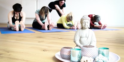 Yoga course - Kurse für bestimmte Zielgruppen: Kurse für Jugendliche - Lüneburg - Yoga Connection