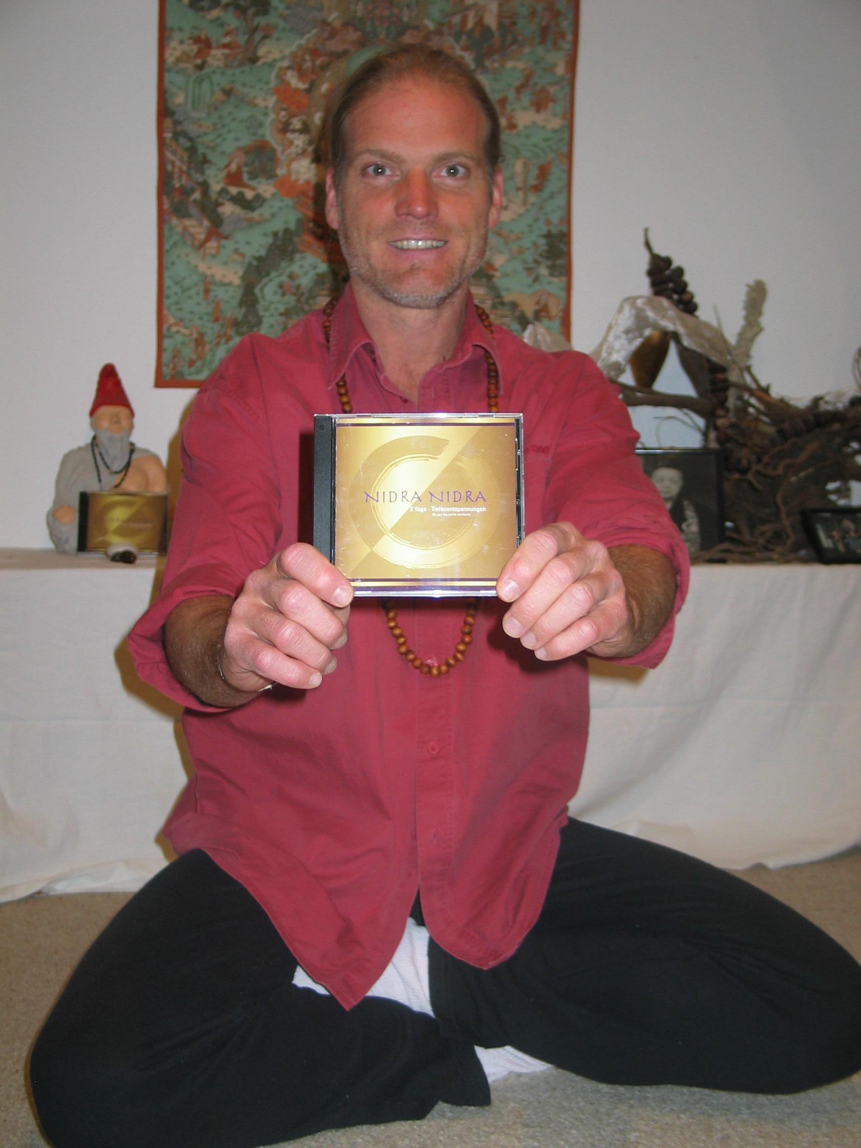 yoga - DIE "Entspannungs-CD" :
NIDRA NIDRA:  a) Yoga Nidra für den Tag zur Entspannung
b) NIDRA NIDRA für die Nacht: 
AUSZEIT-VERLAG: http://shop.auszeit-verlag.de/index.php?page=product&info=140 
 - PRAXIS FÜR YOGA ZEN TAIJI Lucas Wilkmann