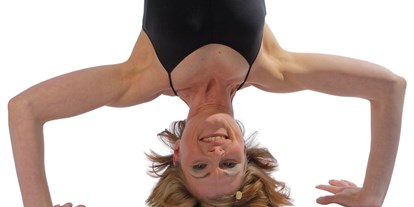 Yoga course - spezielle Yogaangebote: Einzelstunden / Personal Yoga - Gotha - Kopfstand: im Yogatuch kinderleicht - Ganzheitliches Training Daniela Weißenborn