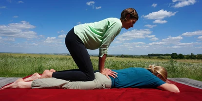 Yogakurs - vorhandenes Yogazubehör: Decken - Schwabhausen (Landkreis Gotha) - Thai Yoga Massage - Ganzheitliches Training Daniela Weißenborn