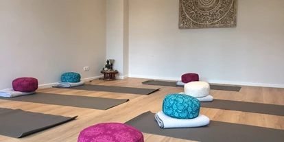 Yogakurs - vorhandenes Yogazubehör: Meditationshocker - Hannover Ricklingen - Yogaseiten - Yoga Hannover