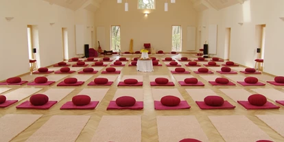 Yoga course - Yogastil: Hatha Yoga - Weserbergland, Harz ... - Yoga- und Meditationshalle Shanti Mandir (Quell des Friedens) - Europäisches College für Yoga und Therapie