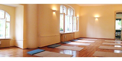 Yoga course - Kurse mit Förderung durch Krankenkassen - Berlin-Stadt Berlin - Seminarraum 2 - Weg der Mitte Gesundheits- und Ausbildungszentrum