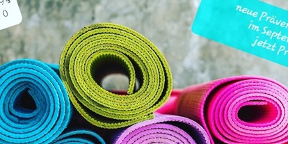 Yoga course - Ausstattung: Yogabücher - Werbung neuer Kurs, Yoga Matten - Yoga Gelderland