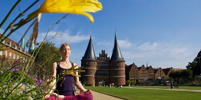 Yogakurs - Kurse für bestimmte Zielgruppen: Kurse für Unternehmen - Lübeck St. Jürgen - Intention YOGA