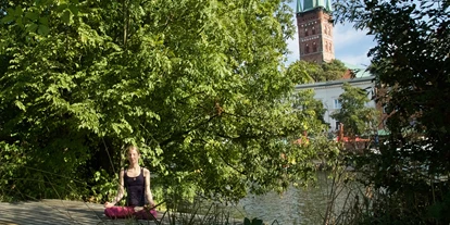 Yogakurs - Kurse für bestimmte Zielgruppen: Kurse für Unternehmen - Lübeck Sankt Gertrud - Intention YOGA