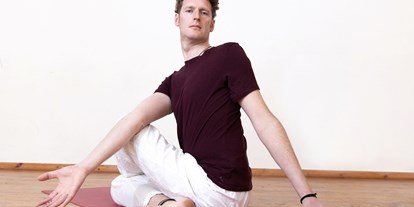 Yogakurs - vorhandenes Yogazubehör: Decken - Yoga fürs Wohlbefinden