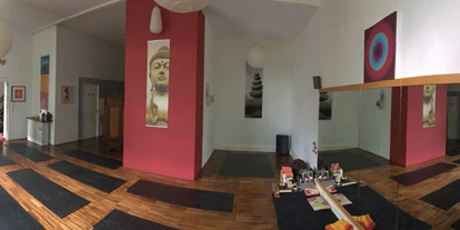 Yogakurs - vorhandenes Yogazubehör: Sitz- / Meditationskissen - Korntal-Münchingen - Kursraum - Yoga und Pilates in der Galerie Stuttgart