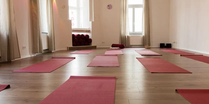 Yoga course - Yogastil: Vinyasa Flow - Leverkusen Opladen - Unser heller, freundlicher Kursraum #1 - Sunny Mind Yoga