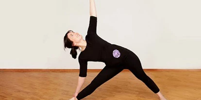 Yoga course - Yogastil: Iyengar Yoga - Stuhr - Trikonasana - Iyengar Yoga Tanja Sardy