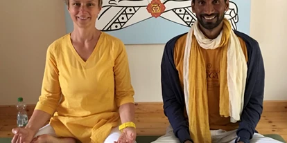 Yoga course - Kurse mit Förderung durch Krankenkassen - Eifel - Yoga und Meditation mit Mani Raman bei Karuna Yoga in Holsthum - Karuna Yoga