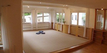 Yogakurs - Yogastil: Power-Yoga - Wiesloch - Unser gemütlicher Kursraum in Leimen, sehr ruhig gelegen und ausgestattet mit natürlichen Materialien - Yogaschule Ursula Winter